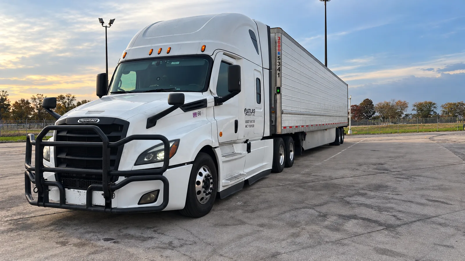 White Atlas Freight Line Freightliner Cascadia with a reefer trailer